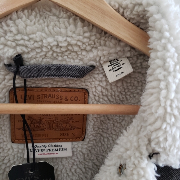 Levi's Vintage Fit Sherpa Trucker Jacket Small - Picture 3 of 5